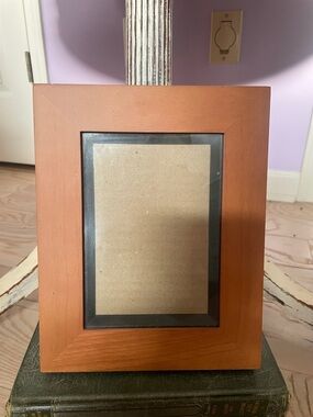 Classic Wooden Photo Frame in Warm Brown - Unbranded like new - holds 4x6